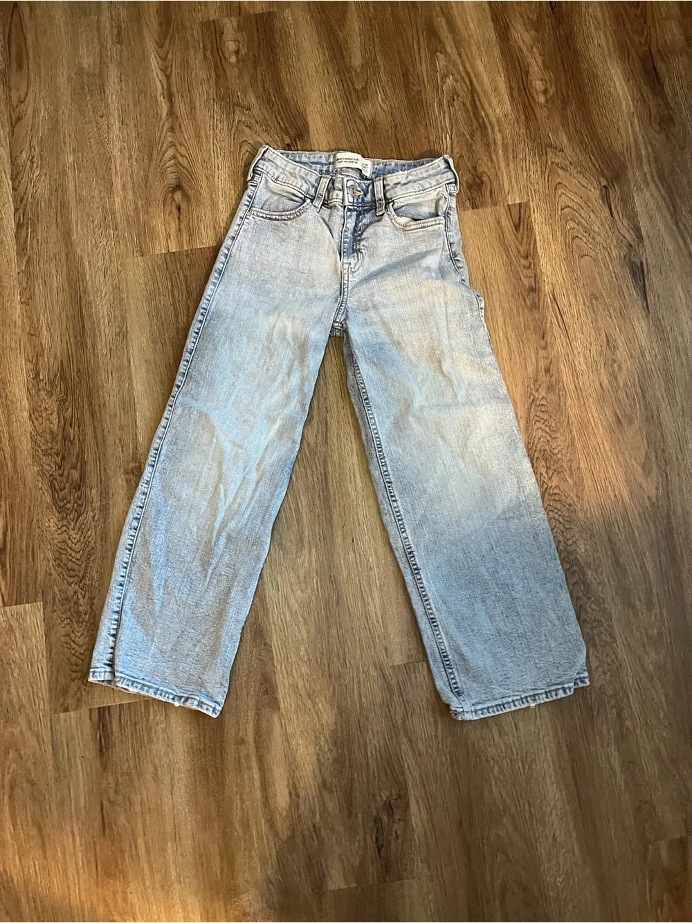 EUC abercrombie kids high-rise wide-leg jeans in classic light denim wash 9/10S